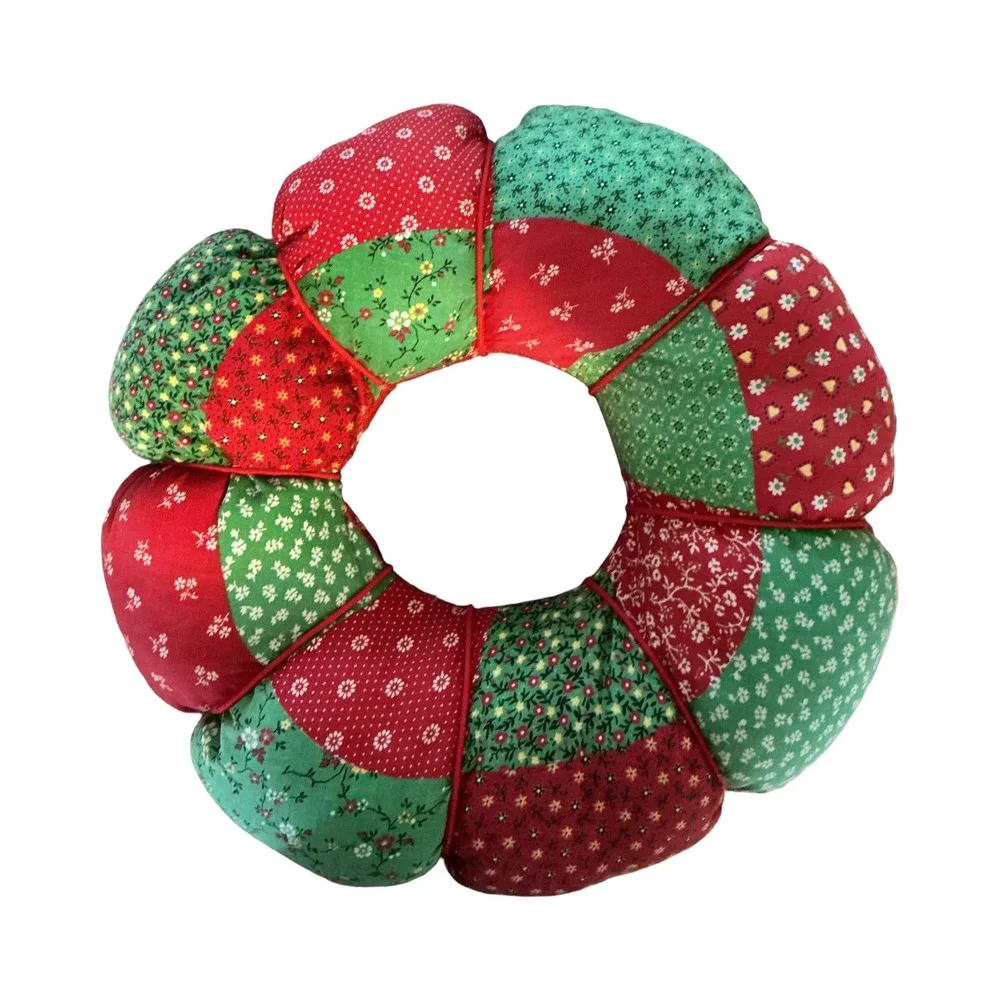 Vintage Quilted Patchwork Puff Wreath Red Green Floral Calico Christmas 15